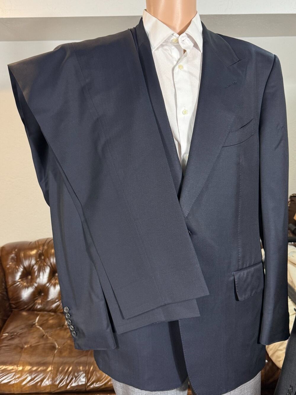 Tom Ford Navy Wool Mohair 2Pc Peak Lapel Suit Windsor 56 46R US 36x31 Trousers